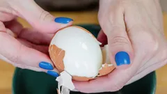 Wie du Eier kochst, damit sie sich leicht schälen lassen – 3 effektive Tricks